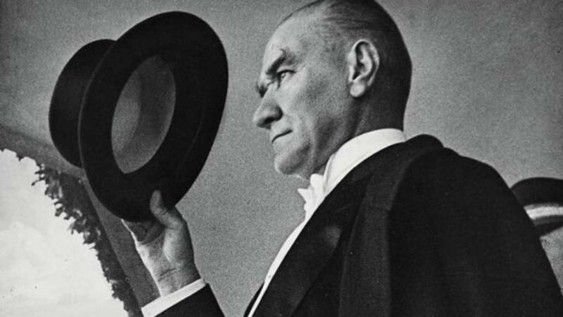 Bugün, Ulu Önder Mustafa Kemal Atatürk'ün aramızdan ayrılışının 82. yılı...