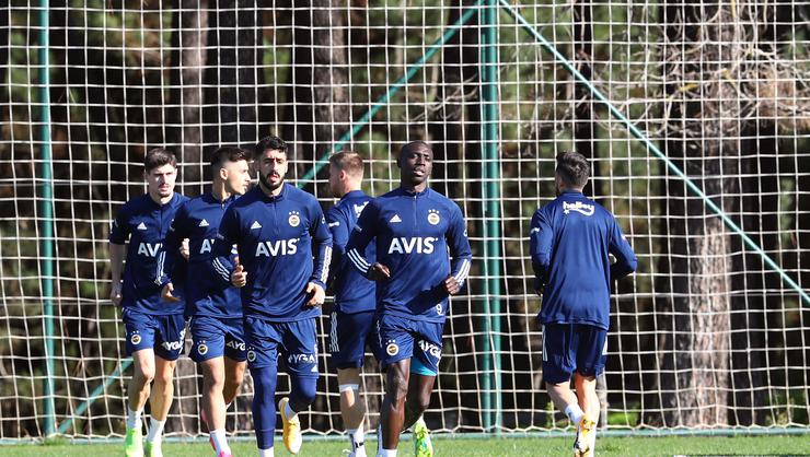 Fenerbahçe'ye müjdeli haber! Jose Sosa takımla çalıştı