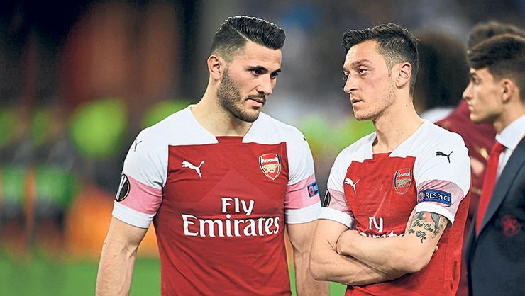 Fenerbahçe Mesut Özil için haber bekliyor