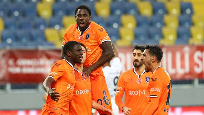 Ankaragücü 1-2 Başakşehir: Visca ve Demba Ba dümene geçti