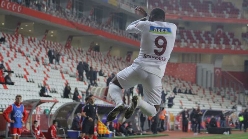 Süper Lig'de 2020-2021 sezonu gol krallığı ve asist krallığı yarışı