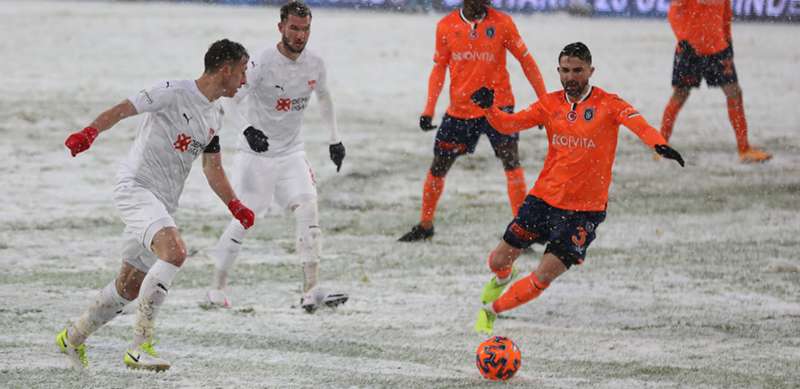 Başakşehir 1-1 Sivasspor: Kar savaşında kazanan yok