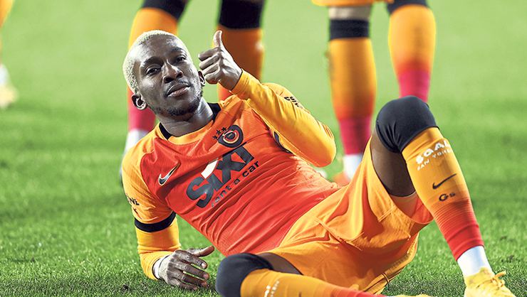 Onyekuru Galatasaray'a 2 golle döndü.
