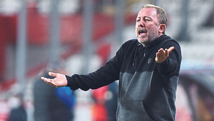 Sergen Yalçın: Herkes sahaya yüreğini koyacak!