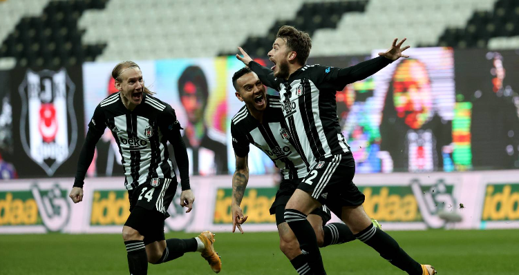 Beşiktaş, bugün oynayacağı Konyaspor maçını kazanarak zirvedeki rakipleri ile puanını eşitlemek istiyor. İşte siyah-beyazlı ekibe dair son gelişmeler...