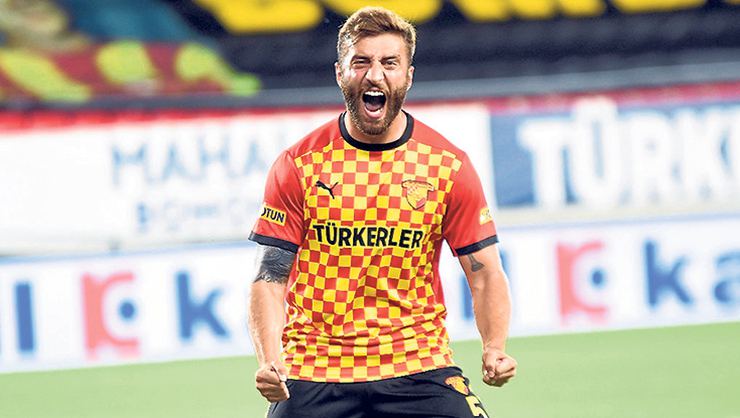 Galatasaray Alpaslan Öztürk ile anlaşma sağladı!