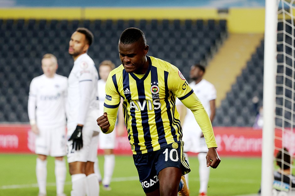 Fenerbahçe, Mbwana Samatta'nın taliplerini bekliyor