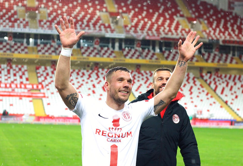 Lukas Podolski'nin yeni durağı Polonya oldu