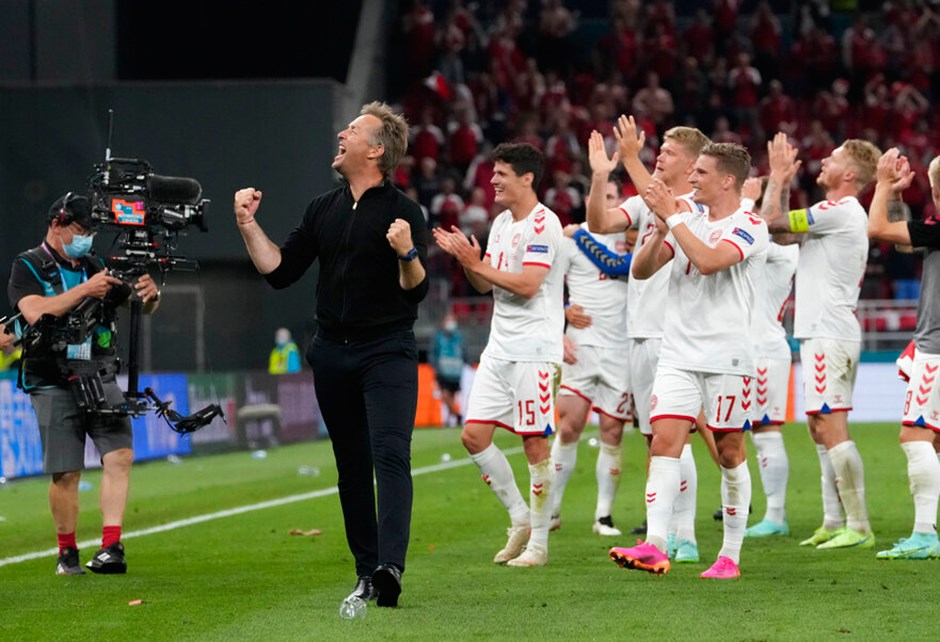 EURO 2020 | Danimarka'nın kaybetmeyen gömleği yarı finalde