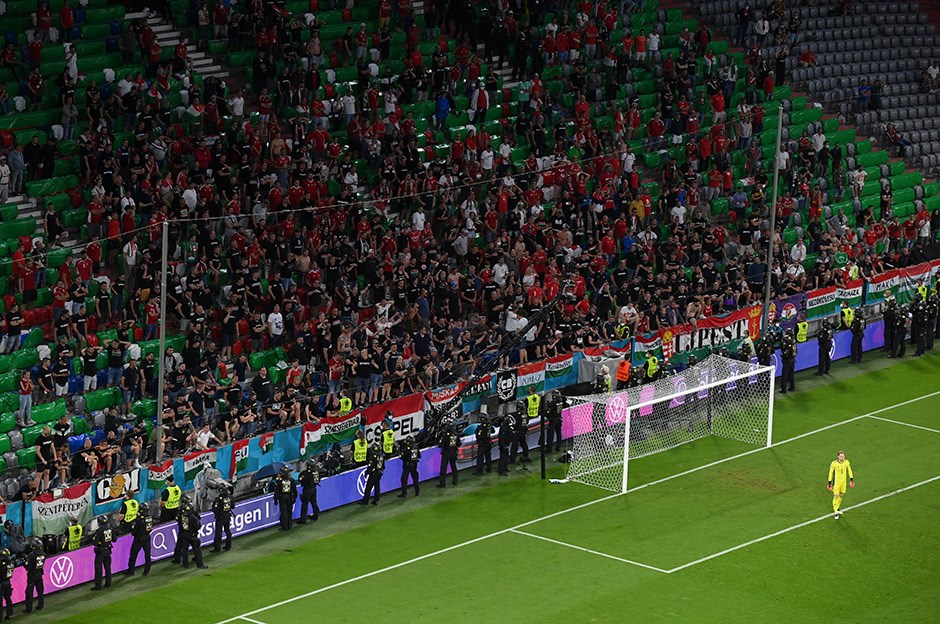 Macaristan'a 3 maç seyircisiz cezası