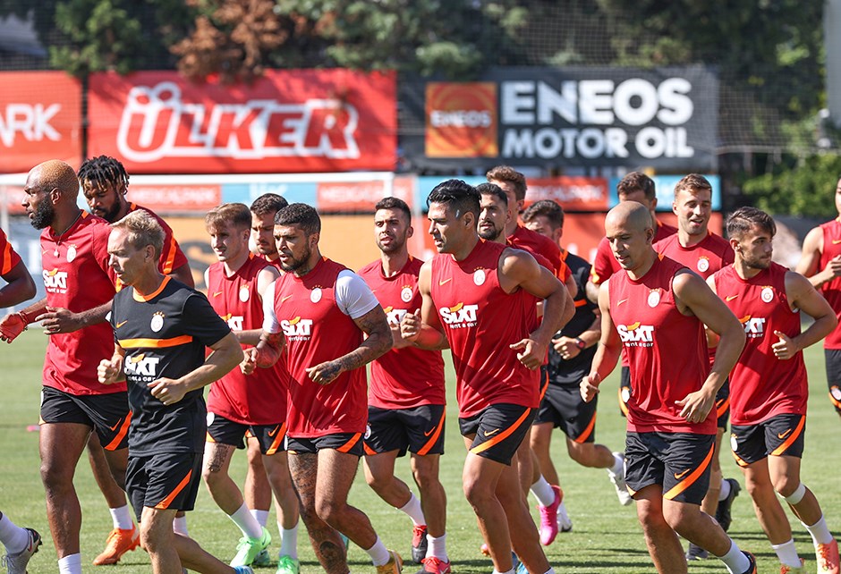 Galatasaray'da PSV maçı kamp kadrosu açıklandı