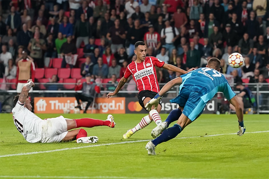 Benfica, PSV'yi saf dışı bıraktı