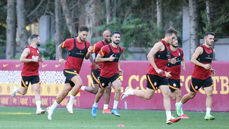 Galatasaray'da yaprak dökümü! Tam 16 futbolcu Florya'dan ayrıldı!