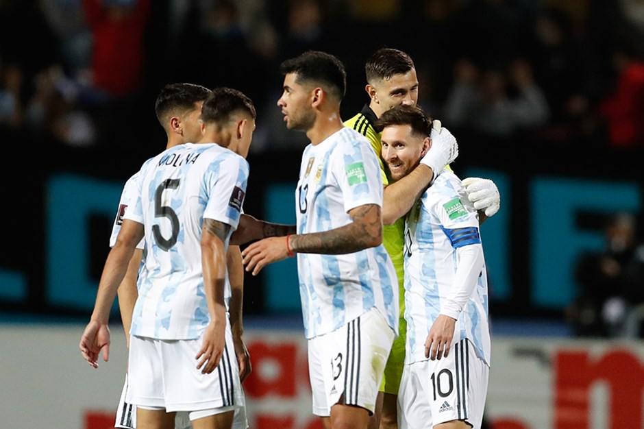 Messi'li Arjantin, Muslera'lı Uruguay'ı üzdü