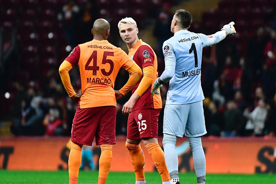 Galatasaray'ın Danimarkalı stoperi Victor Nelsson'a Avrupa'dan iki talip