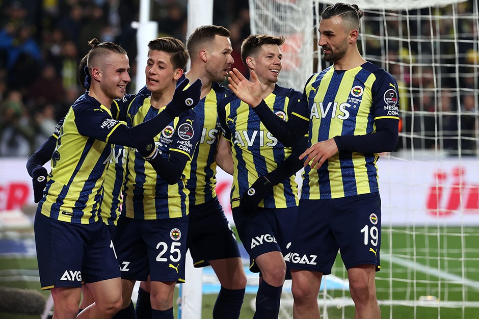 Fenerbahçe'de forma satışı 300 bini geçti